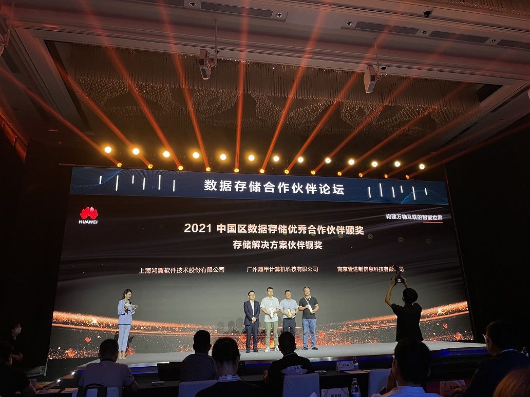 新密市委常委、政法委書記劉軍杰一行蒞臨榮盛科技集團調研指導